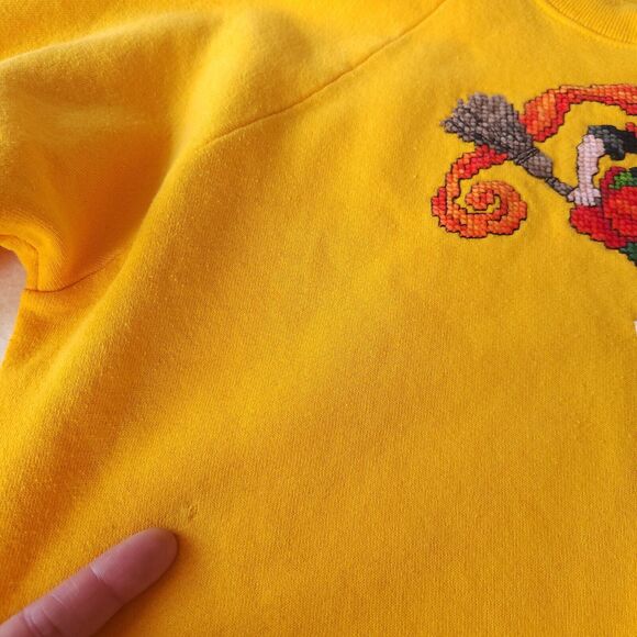 Vintage Shirt Embroidered Witch Halloween Top Unisex XL Sweatshirt Crew Vtg - Picture 10 of 10